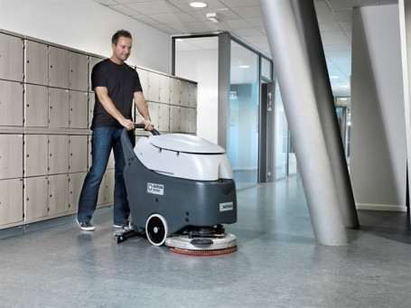 Поломоечная машина Nilfisk Grey SC450B BROSS