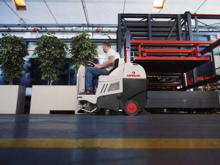 Подметальная машина Comac CS700 B (Li-Ion, 144 Ah)