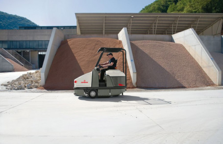 Подметальная машина Comac CS 120 D