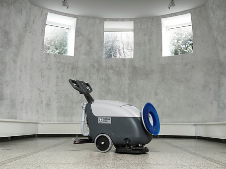 Поломоечная машина Nilfisk SC400 43E